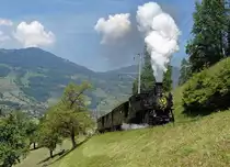 zb: Zu den Feierlichkeiten 125 Jahre Br�nigstrecke (1888 bis 2013) vom 8. Juni 2013. Sonderzug fast wie vor 125 Jahren. Die HG 3/3 1067 (1926) mit Volldampf in Richtung Br�nig-Meiringen unterwegs ob Giswil.
Foto: Walter Ruetsch