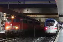 110 406 am 27.1.13 mit 110 437 und IC 130 kurz vor der Abfahrt in D�sseldorf Hbf.Rechts steht ein ICE nach Berlin Ostbahnhof.