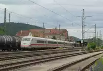 402 011  Uelzen  durchf�hrt am 25. Juni 2013 den Bahnhof Kronach in Richtung Saalfeld.