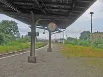 02.07.2005 Ostkreuz ; obwohl es zu dieser Zeit f�r die Z�ge vom S�dring zur Stadtbahn hier noch einen Verkehrshalt gab, schien die Zeit f�r den Bahnsteig schon abgelaufen zu sein. 