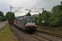 ES 64 U2-097 von boxXpress.de am 25.06.2013 mit einem KLV in der Kurve von Schallstadt gen S�den. 