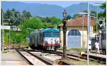 Auch lange lokbespannte Vorortsz�ge aus Firenze erreichen Borgo San Lorenzo �ber Pontassieve. Hier f�hrt D4458 1112 ein (17.06.2013)