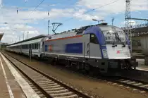 Hier 5 370 007 mit EC54 von Gdynia Glowna nach Berlin Hbf.(tief), bei der Ausfahrt am 23.6.2013 aus Berlin Lichtenberg.