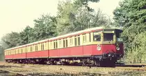 Im Mai 1980 -vor dem Streik der Reichsbahner in Westberlin-liefen neben276 und 277
auch noch einige 275-Garnituren zwischen Wannsee und Friedrichstrasse.Mein Foto
entstand zwischen den Bahnh�fen Nikolassee und Grunewald.