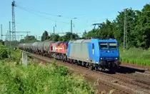  185 521 hat mit Wagenlok 266 070 am 22.06.13 das Ziel Gro�korbetha fast erreicht.