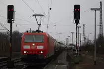 185 193 am 2.2.13 mit einem Kesselzug beim Halt in Rheinhausen.