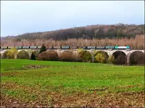 Der Viadukt bei Remersdaal in Belgien,bildlich festgehalten im Fr�hjahr 2012.
Ein Kalkzug macht sich gerade auf den Weg nach Montzen. 