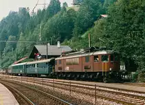 BLS: Anl�sslich der Feierlichkeiten zum Jubil�umsfest  75 Jahre BLS  befand sich auch die Ae 6/8 207 (1939-1943) noch im betriebst�chtigen Zustand. Diese bereits historische Aufnahme ist im Jahre 1988 auf der Station Blausee-Mitholz entstanden.
Foto: Walter Ruetsch 