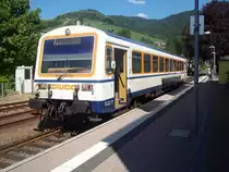 Der VT 125 der SWEG Ottenh�fen ist am 30.05.11 auf der Fahrt nach Achern unterwegs.Hier ist er beim Halt im Bahnhof Kappelrodeck zu sehen.
