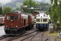 100 Jahre BLS:  Oldie-Treffen  im alten Bahnhof Frutigen mit Ce 4/4 312 (1920), Ce 4/6 307 (1920) sowie BCFe 4/6 736 (1938).
Foto: Walter Ruetsch