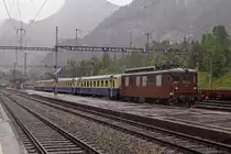 100 Jahre BLS: Sonderzug mit Ae 4/4 251 und den dazu passenden EW ll in Kandersteg am 29. Juni 2013, kurz vor der Abfahrt nach Frutigen.
Foto: Walter Ruetsch
