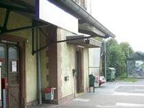 in Gottenheim der Eingang zum Fdl und davor sehen wir eine sch�ne Schrankenkurbel