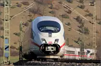 Mit offenem Maul über die Schwäbische Alb - 

ICE 3 zwischen Lonsee und Urspring. 

17.11.2011 (M)