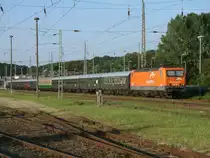 Der St�rtebekersonderzug aus Cottbus mit der EKO Trans 143 001,am 06.Juli 2013,in Bergen/R�gen.