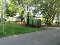 Gr�ne Ns2f der Niederw�rschnitzer Ziegeleibahn/Feldbahn am 7.7.2013 im Haltepunkt Alte Ziegelei.