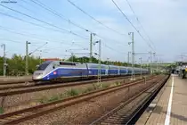 TGV 4717 als TGV 9570 M�nchen-Paris bei der Durchfahrt des Bahnhofs Vaihingen (Enz). Dieser Blickwinkel ist leider ziemlich selten nutzbar, weil auf dem Gleis 3 (das zweite von rechts) sehr oft Kesselwagen abgestellt werden. Aufgenommen am 02.07.2013.