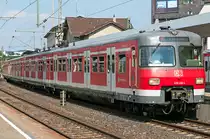420 404-6 ( 94 80 0420 404-6 D-DB ), D�sseldorfer Waggonfabrik AG, D�sseldorf (DUEWAG) 89591, Baujahr 1990, Eigent�mer: DB Regio AG - Region Baden-W�rttemberg, 
Fahrzeugnutzer: S-Bahn Stuttgart, [D]-Stuttgart, Bh Plochingen, 08.07.2013, Schorndorf Bf