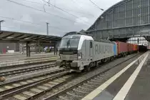 Railpool 193 802 zieht am 27.6.13 einen G�terzug durch den Bremer Regen.