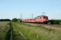 111 048-5 mit einer RB nach Offenburg am Abend des 06.06.13 s�dlich von Buggingen.