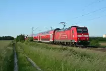 143 113-6 mit einer RB nach Neuenburg (Baden) am Abend des 06.06.13 s�dlich von Buggingen. Der Zug hatte wie viele andere an diesem Tag gut 15 Minuten Versp�tung.
