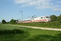 401 076-5 war am 06.06.13 als ICE 77 von Kiel nach Z�rich unterwegs. Hier ist der Zug in der n�rdlichen Einfahrt von M�llheim (Baden) zu sehen.