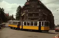 Tw 104 und Vorstellwagen 117 haben gleich die Endhaltestelle Marienplatz erreicht (Mai 1978)