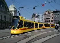 Tango 158 auf der Linie E 10 f�hrt vom Bahnhof SBB Richtung Haltestelle Peter Merian. Diese Linie wird wegen einer gro�en Baustelle am Bahnhof SBB betrieben. Die Aufnahme stammt vom 08.07.2013.