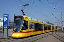 Tango 158 auf der Linie E 10 kurz vor der Einfahrt in die Haltestelle M-Parc. Diese Linie wird wegen einer gro�en Baustelle am Bahnhof SBB betrieben. Die Aufnahme stammt vom 08.07.2013.
