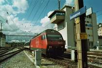 Re 460 115-9 f�hrt im September 2005 mit Interregio aus Genf nach Brig in Lausanne ein.