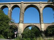 Teil vom Viadukt �ber die Zwickauer Mulde, von der Stra�e in G�hren gesehen - 22.09.2006 
