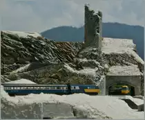 Unterhalb des Ruine Cwynbachcaer begegnen sich zwei T Gauge BR HST 125.
8. Juli 2013