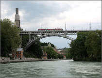 Stählerne Bogenbrücke - 

Kirchfeldbrücke in Bern mit Straßenbahn. Leider verdeckt ein Gerüst den Münsterturm. In der Hinsicht hatten wir in Basel mehr Glück. 

21.06.2013 (M)