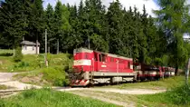 09.07.2013 Regionalzug von Johanngeorgenstadt nach Karlovy Vary verl��t den Bf Pernink.