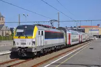 NMBS hle 1863 mit Intercity nach Tongeren, aufgenommen 09/07/2013 im Bahnhof Blankenberge 