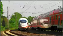 Zugbegegnungen Teil 1, der ICE 3 nach Br�ssel trifft am Bahnhof Eschweiler auf den Regional Express nach Paderborn. Bildlich festgehalten im Mai 2013.