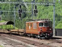 Re 425 169 (Re 4/4 169) mit ein autozug im Bf. Kandersteg - 16-06-2013
