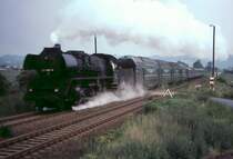 Anno 1985 noch im Planeinsatz: 41 1182 verlsst Saalfeld mit einem abendlichen Personenzug, 25.06.1985.