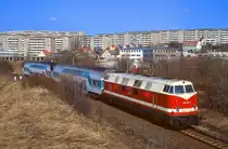 228 784 vor der Kulisse von Ilmenau P�rlitz, 10.03.1995.