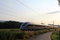 Ein ICE T zusehen am 09.07.13 in Remschtz beim Sonnenuntergang.