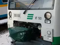 Hier sieht man die Lichter und die Kupplung des VT 50 der Vogtlandbahn.
Der Triebwagen wird in k�rze nach Werdau abfahren, 1.April 2013.