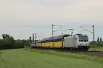 Am 17.Juni 2013 war RP/PCT 185 690 bei Elze(Han) mit einem Altmann-Zug auf dem Weg Richtung S�den.