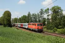 Neben der 564 und der 542 ist die �BB 1142 566 die letzte ihrer Art mit blutorangen Lack die noch planm��ig eingesetzt wird...
Am 08.06.13 erwischte ich sie mit dem R 5919 bei Kimpling an der Passauerbahn.