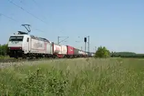 185 579-8 mit einem KLV-Zug am Vormittag des 06.06.13 bei Buggingen.