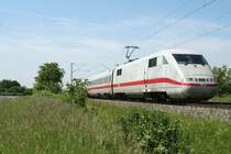 401 574-9 war am 06.06.13 als ICE 370 von Interkalen nach Berlin unterwegs. Hier ist der Zug sdlich von Buggingen zu sehen.