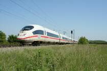 403 017-7 als ICE 108 von Basel SBB nach Dortmund am Vormittag des 06.06.13 sdlich von Buggingen.
