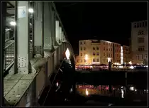 Eine Nacht am Berliner Bahnhof  Friedrichstra�e : S-Bahnbr�cke �ber der Spree. 9.7.2013