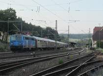 1042 520 der Centralbahn zieht am 10. Juli 2013 den Classic Courier durch Kronach in Richtung Bamberg.