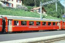 RhB - A 1232 am 15.05.1994 in Tiefencastel - 1.Klasse Einheitspersonenwagen Typ I - �bernahme 19.10.1965 - FFA/SIG - Fahrzeuggewicht 18,00t - Sitzpl�tze 36 - L�P 18,42m - zul�ssige Geschwindigkeit 90 km/h - �3=08.05.1992 - Logo RhB in deutsch. Hinweis: mit gelbe Hinweispfeilen an den T�ren f�r Taster neben den T�ren, Klassezahlen klein, hoher Anschriftenblock, d�nne Betriebsnummern, gescanntes Dia
