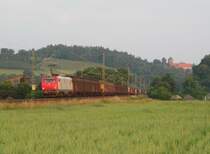 37 531 von Akiem ist am 09. Juli 2013 mit einem H-Wagenzug bei Kronach unterwegs.