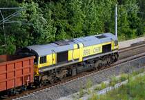 10.7.13 / Rail4Chem Class 66 (266 030-6) / hier kurz nach der Ausfahrt in LLP